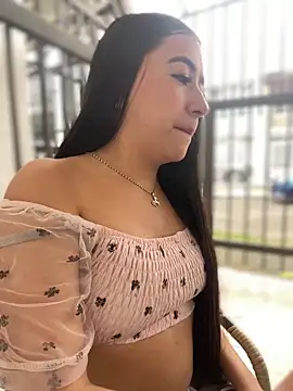 Snapshot of AuroraJohns_Pink chatting on February 2, 9:35 pm AuroraJohns Pink online show from February 2, 9:35 pm