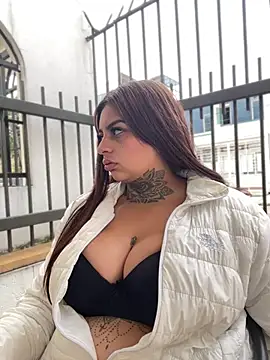 EmilyMoore Pink online show from February 6, 7:50 pm