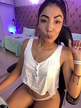 Auri   online show from March 22, 7:39 pm