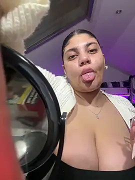 Snapshot of MinaKhalina chatting on February 6, 7:06 pm MinaKhalina online show from February 6, 7:06 pm