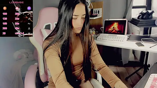 Snapshot of VictoriaHoneyy chatting on April 7, 1:33 pm VictoriaHoneyy online show from April 7, 1:33 pm