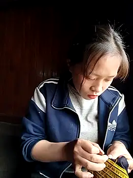 Snapshot of Hari-saka chatting on April 1, 7:31 am Hari-saka online show from April 1, 7:31 am