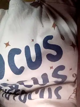 Snapshot of annugirl chatting on March 1, 10:39 am annugirl online show from March 1, 10:39 am