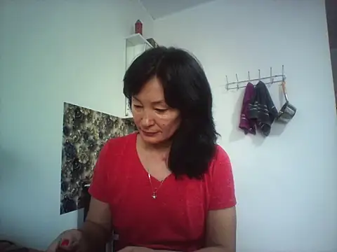 Snapshot of bella2322 chatting on February 2, 4:00 am bella2322 online show from February 2, 4:00 am