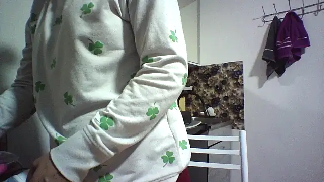 Snapshot of bella2322 chatting on February 9, 4:44 pm bella2322 online show from February 9, 4:44 pm