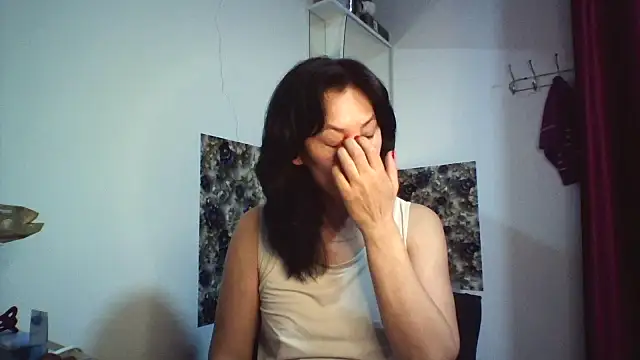 Snapshot of bella2322 chatting on February 21, 3:07 am bella2322 online show from February 21, 3:07 am