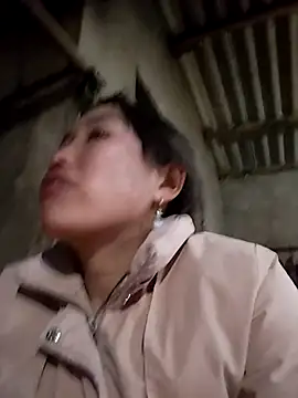 Snapshot of lia-coy chatting on February 5, 10:42 am lia-coy online show from February 5, 10:42 am