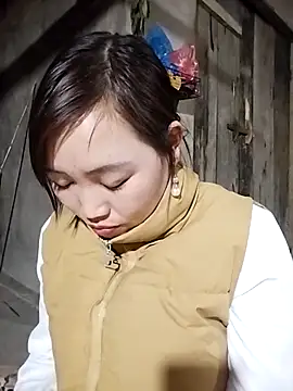 lia-coy online show from March 15, 5:30 pm