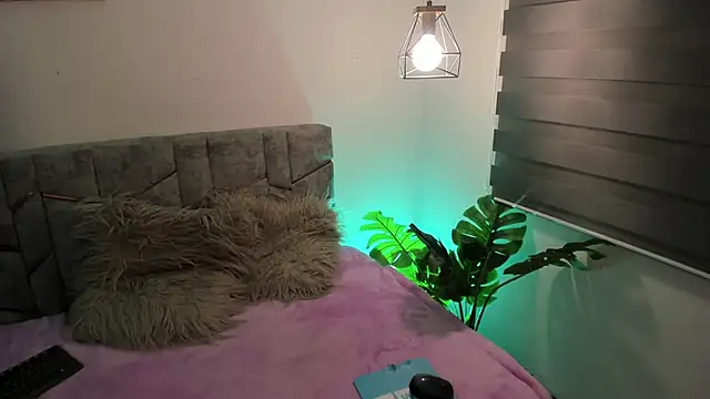 Snapshot of im_sabrina_cute chatting on May 30, 1:35 am im sabrina cute online show from May 30, 1:35 am