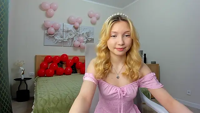 Snapshot of sweet_bl0nde chatting on February 14, 8:44 am sweet bl0nde online show from February 14, 8:44 am