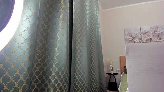 Snapshot of sweet_bl0nde chatting on February 28, 8:37 am sweet bl0nde online show from February 28, 8:37 am