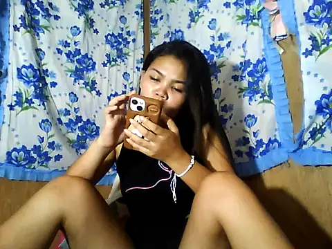 PinaySkinnyJust18 online show from June 16, 9:45 am