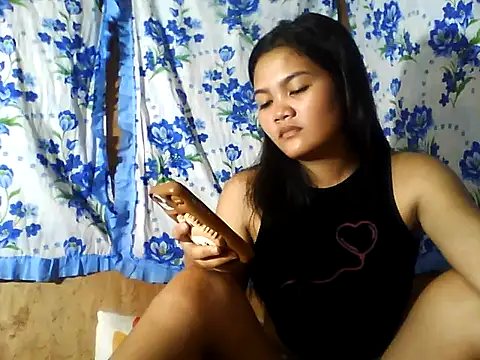 PinaySkinnyJust18 online show from June 23, 9:46 pm