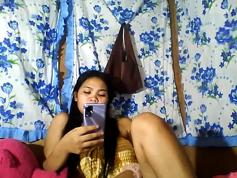 PinaySkinnyJust18 online show from June 28, 4:29 am