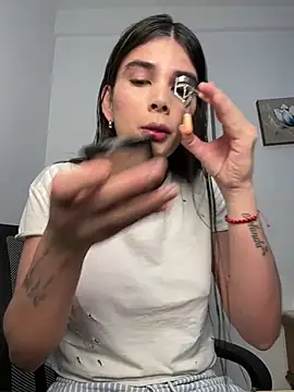 Snapshot of Lily_WellGifted chatting on February 3, 7:57 am Lily WellGifted online show from February 3, 7:57 am