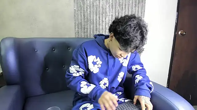 Dogan Renzo0 online show from February 14, 8:27 pm