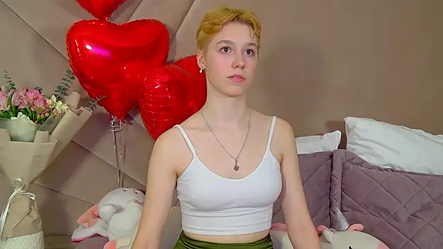 Snapshot of AgataGate chatting on February 12, 3:18 pm AgataGate online show from February 12, 3:18 pm