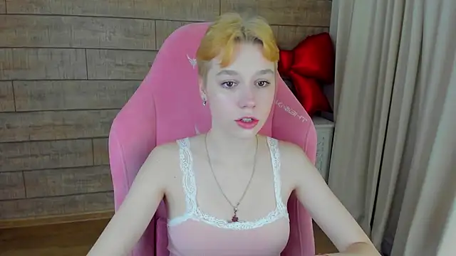 Snapshot of AgataGate chatting on February 18, 4:08 am AgataGate online show from February 18, 4:08 am