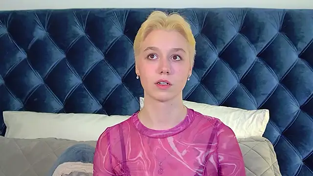 Snapshot of AgataGate chatting on February 26, 3:11 pm AgataGate online show from February 26, 3:11 pm