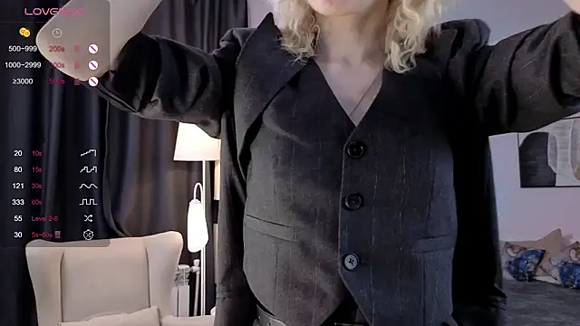 Snapshot of t_A_T_u chatting on February 27, 6:13 am t A T u online show from February 27, 6:13 am