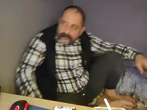 Snapshot of Biracikral chatting on February 18, 7:43 pm Biracikral online show from February 18, 7:43 pm