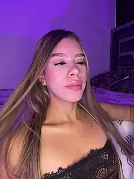 Snapshot of BellaMoon_ chatting on March 1, 5:48 pm BellaMoon online show from March 1, 5:48 pm