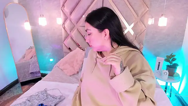 Snapshot of KathiaJenner chatting on February 19, 12:01 pm KathiaJenner online show from February 19, 12:01 pm