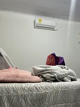 Snapshot of KathiaJenner chatting on February 28, 11:33 am KathiaJenner online show from February 28, 11:33 am