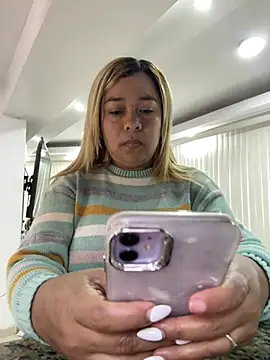 Snapshot of veronica414 chatting on March 3, 2:12 pm veronica414 online show from March 3, 2:12 pm