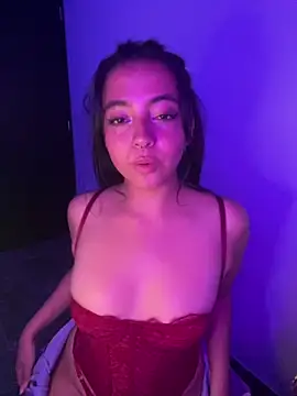 Snapshot of laraa_rous chatting on March 5, 5:14 am laraa rous online show from March 5, 5:14 am