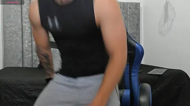 Snapshot of Calvin_Hunter chatting on April 11, 1:10 am Calvin Hunter online show from April 11, 1:10 am