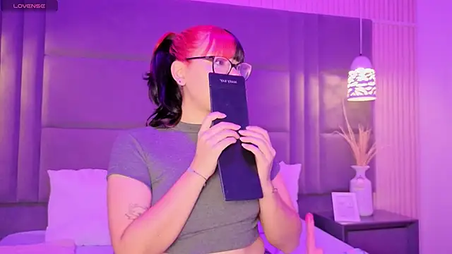 Snapshot of EllieNeptune_ chatting on February 22, 7:56 pm EllieNeptune online show from February 22, 7:56 pm