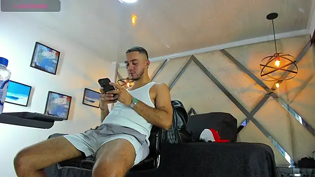 Snapshot of Dusan_Grey77 chatting on February 3, 4:21 am Dusan Grey77 online show from February 3, 4:21 am