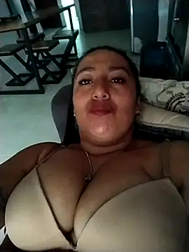 Snapshot of agathaklein chatting on February 27, 2:39 pm agathaklein online show from February 27, 2:39 pm