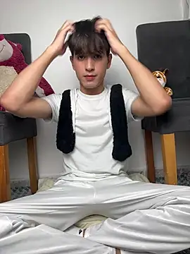 Snapshot of Naim_TheKing chatting on February 3, 1:48 am Naim TheKing online show from February 3, 1:48 am