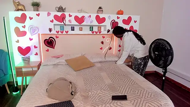 Snapshot of naomi_campell chatting on February 14, 11:29 am naomi campell online show from February 14, 11:29 am