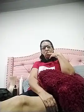 Snapshot of RosseLaure chatting on February 10, 2:26 am RosseLaure online show from February 10, 2:26 am