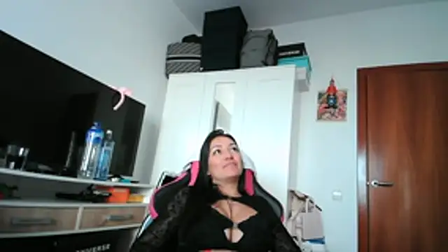 Snapshot of Yulian_Milf chatting on February 14, 12:35 pm Yulian Milf online show from February 14, 12:35 pm