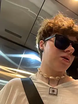 Snapshot of IceMur chatting on March 2, 7:15 am IceMur online show from March 2, 7:15 am