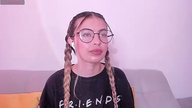 Snapshot of Fernanda_aaaa chatting on March 2, 2:02 pm Fernanda aaaa online show from March 2, 2:02 pm