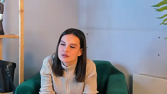 KariCachero online show from January 18, 8:29 am