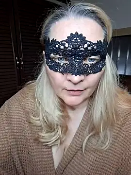 MaskedQueen77 online show from May 9, 11:48 am