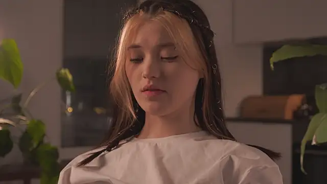 Snapshot of EleniRoeber chatting on February 13, 4:36 pm EleniRoeber online show from February 13, 4:36 pm