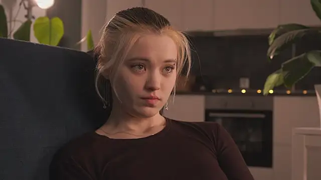 Snapshot of EleniRoeber chatting on February 15, 4:03 pm EleniRoeber online show from February 15, 4:03 pm