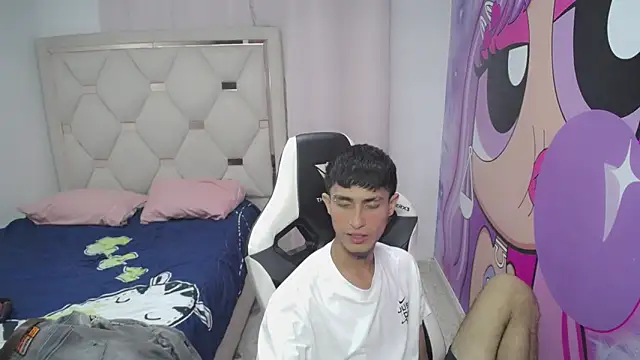 Snapshot of Akyra_latinn chatting on January 19, 3:05 pm Akyra latinn online show from January 19, 3:05 pm