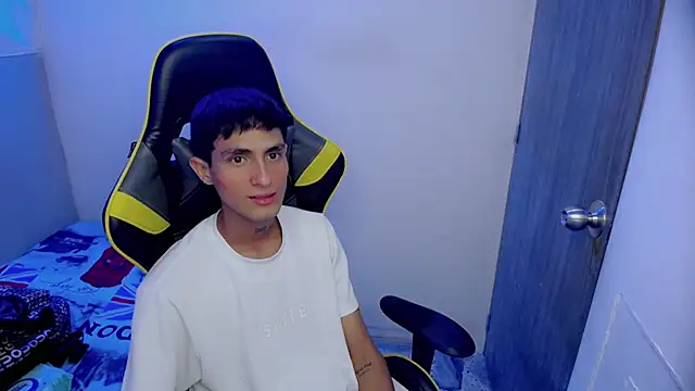 Snapshot of Akyra_latinn chatting on February 26, 9:47 pm Akyra latinn online show from February 26, 9:47 pm