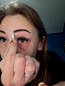 Snapshot of dewimp1 chatting on February 2, 11:42 am dewimp1 online show from February 2, 11:42 am