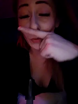 Snapshot of dewimp1 chatting on February 3, 8:58 pm dewimp1 online show from February 3, 8:58 pm