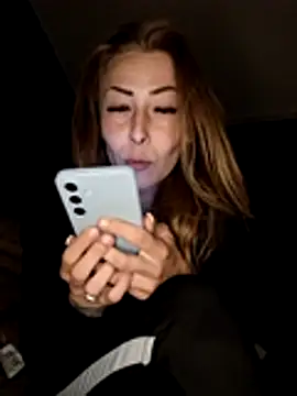 dewimp1 online show from March 26, 8:36 pm