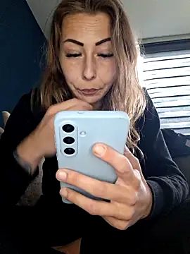 dewimp1 online show from April 5, 12:13 pm